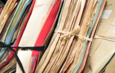 Fascicoli e documenti disposti su scaffalatura - foto in Digital Library