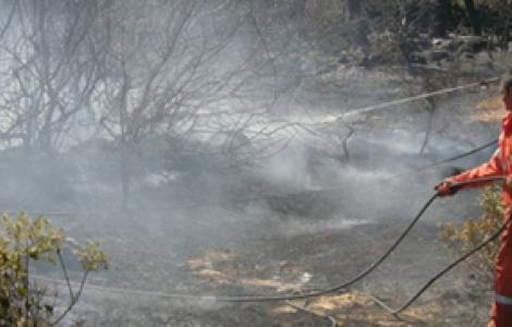 operazioni di spegnimento, operai all'opera operazioni di spegnimento, operai all'opera