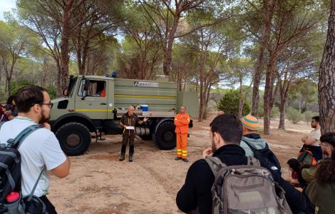 Partecipanti AUSF sul campo per racconto attività AIB Forestas