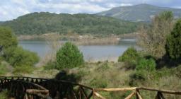 Baratz, vista di uno dei sentieri di accesso al lago