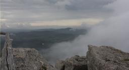  Montes: panorama surreale: nuvole sul tacco calcareo di monte novo san Giovanni