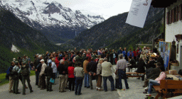 La cerimonia di rilascio in Val Martell