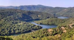 Lago di Gusana, visto da Lodine (foto Alessio Saba) Lago di Gusana, visto da Lodine (foto Alessio Saba)