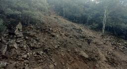 Strada per Maidopis, una parte della frana