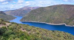 il profilo del lago del Basso Flumendosa (foto A.Saba) il profilo del lago del Basso Flumendosa (foto A.Saba)