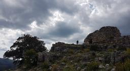 Studenti di Palermo in visita alle foreste sarde - nuraghe